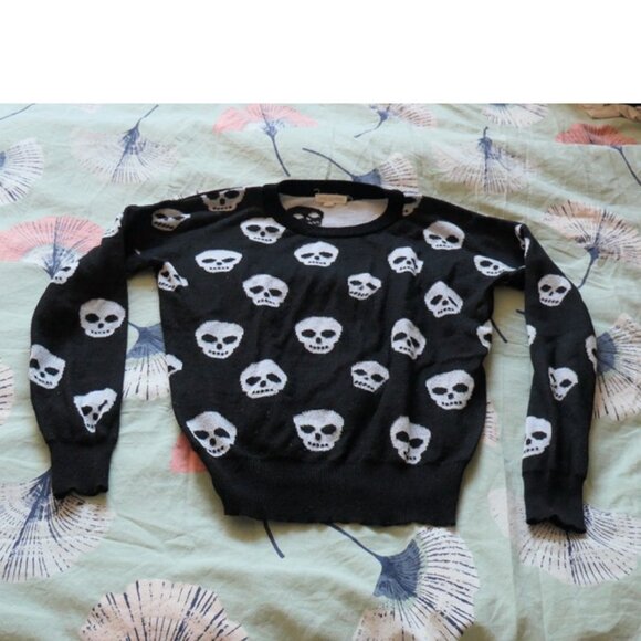 Black sweater, skulls pattern, size small - Picture 1 of 5